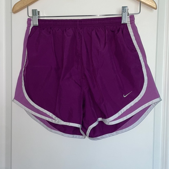 Nike Women’s Athletic Lightweight Elastic Waist Shorts Purple M - Picture 2 of 5